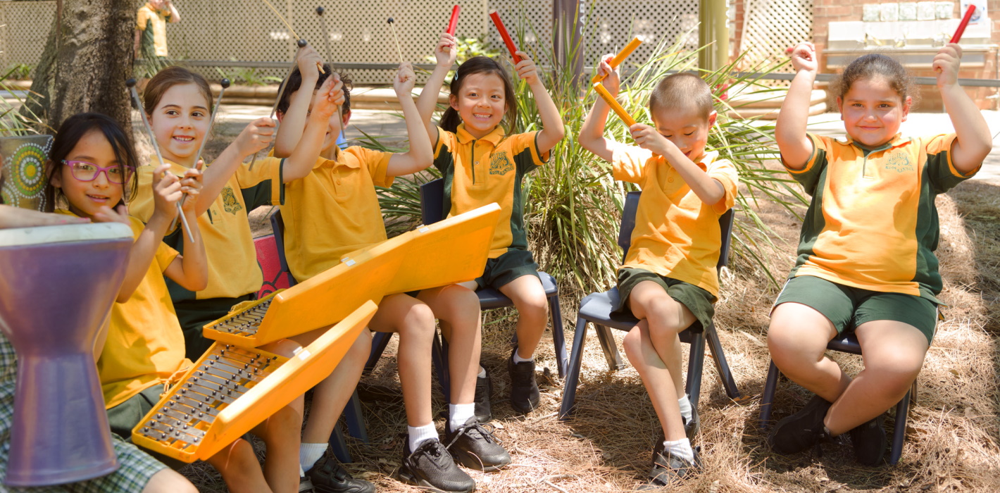 Primary school students enjoying Outside Music Classroom arts learning lesson with Teaching artist